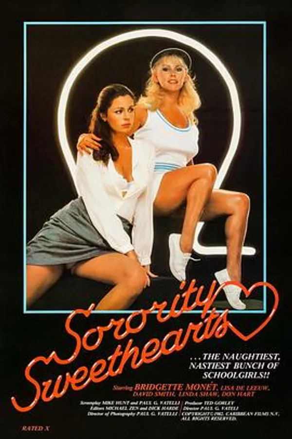 女学生联谊会情侣 Sorority Sweethearts